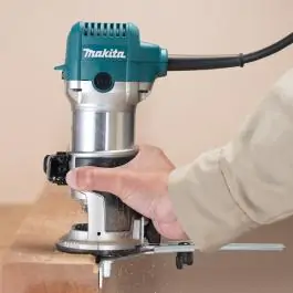 Makita RT0702C jednoručna glodalica