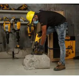 DeWalt DCH133NT akumulatorski elektro-pneumatski čekić 18V SDS-Plus, bez baterije i punjača